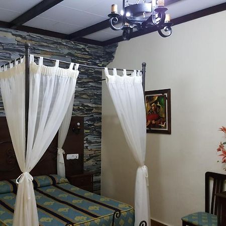 Hostal El Lirio Bollullos Par del Condado Exteriör bild