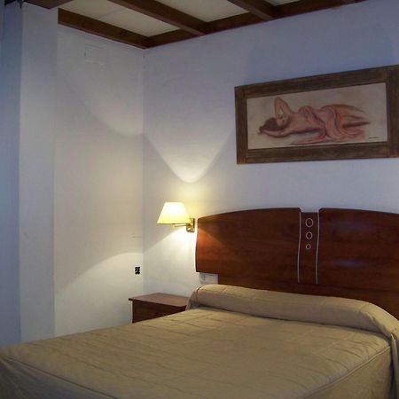 Hostal El Lirio Bollullos Par del Condado Exteriör bild