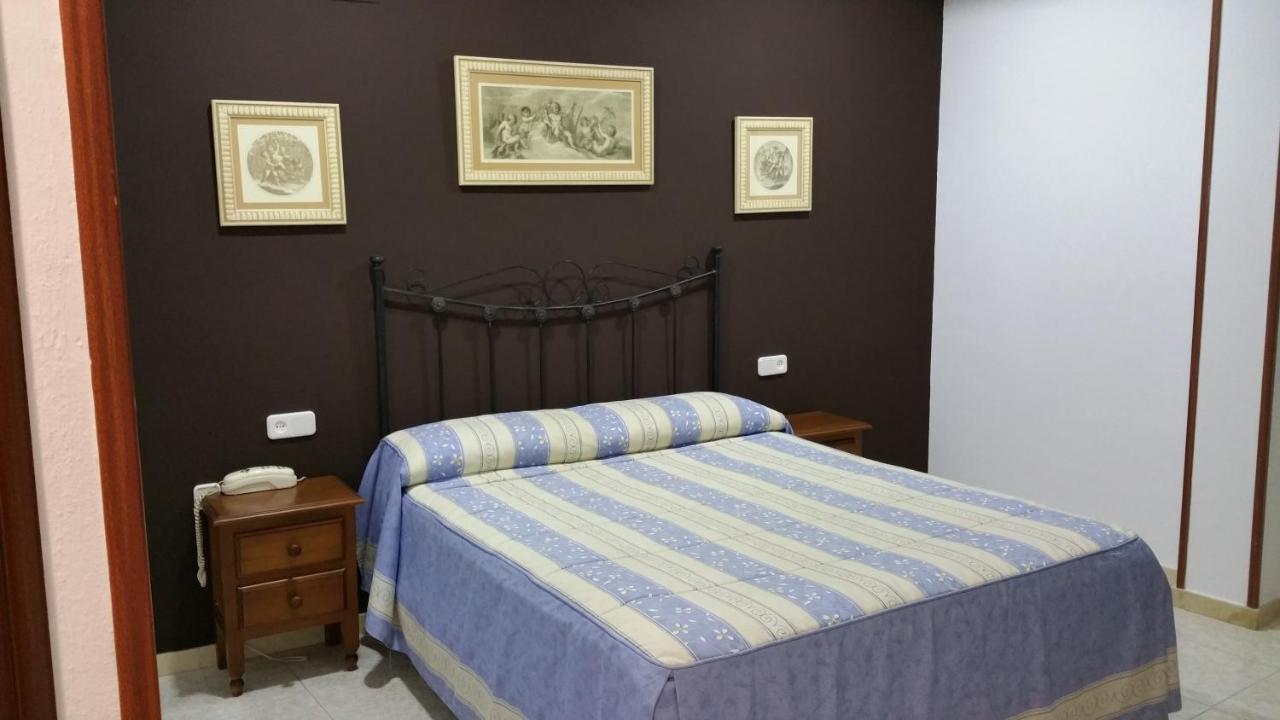 Hostal El Lirio Bollullos Par del Condado Exteriör bild