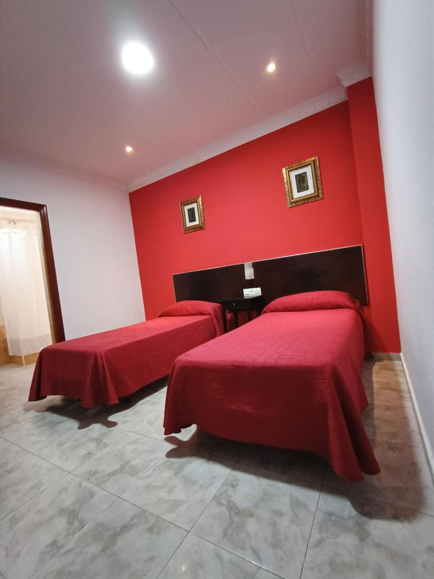 Hostal El Lirio Bollullos Par del Condado Exteriör bild