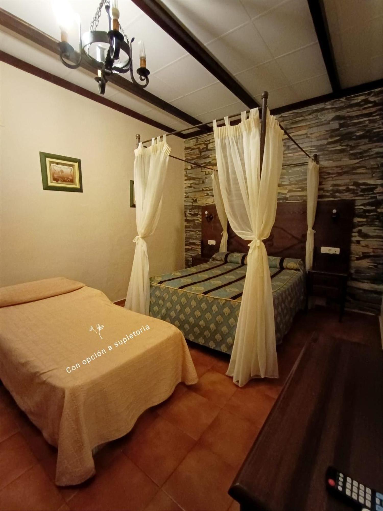 Hostal El Lirio Bollullos Par del Condado Exteriör bild