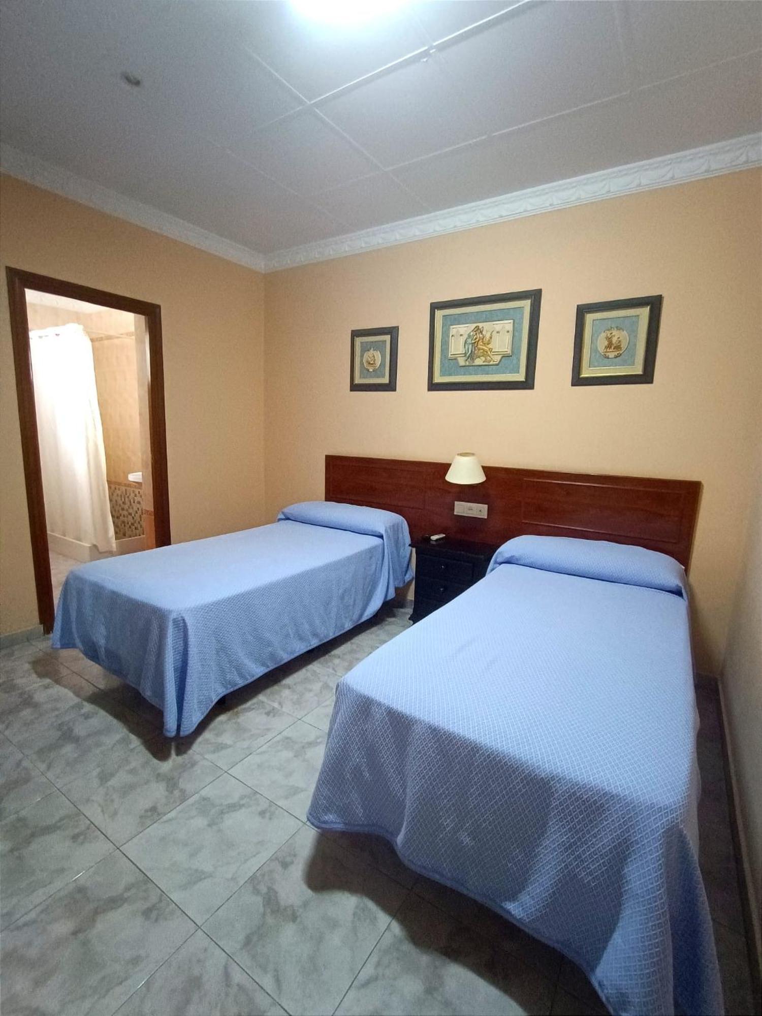Hostal El Lirio Bollullos Par del Condado Exteriör bild